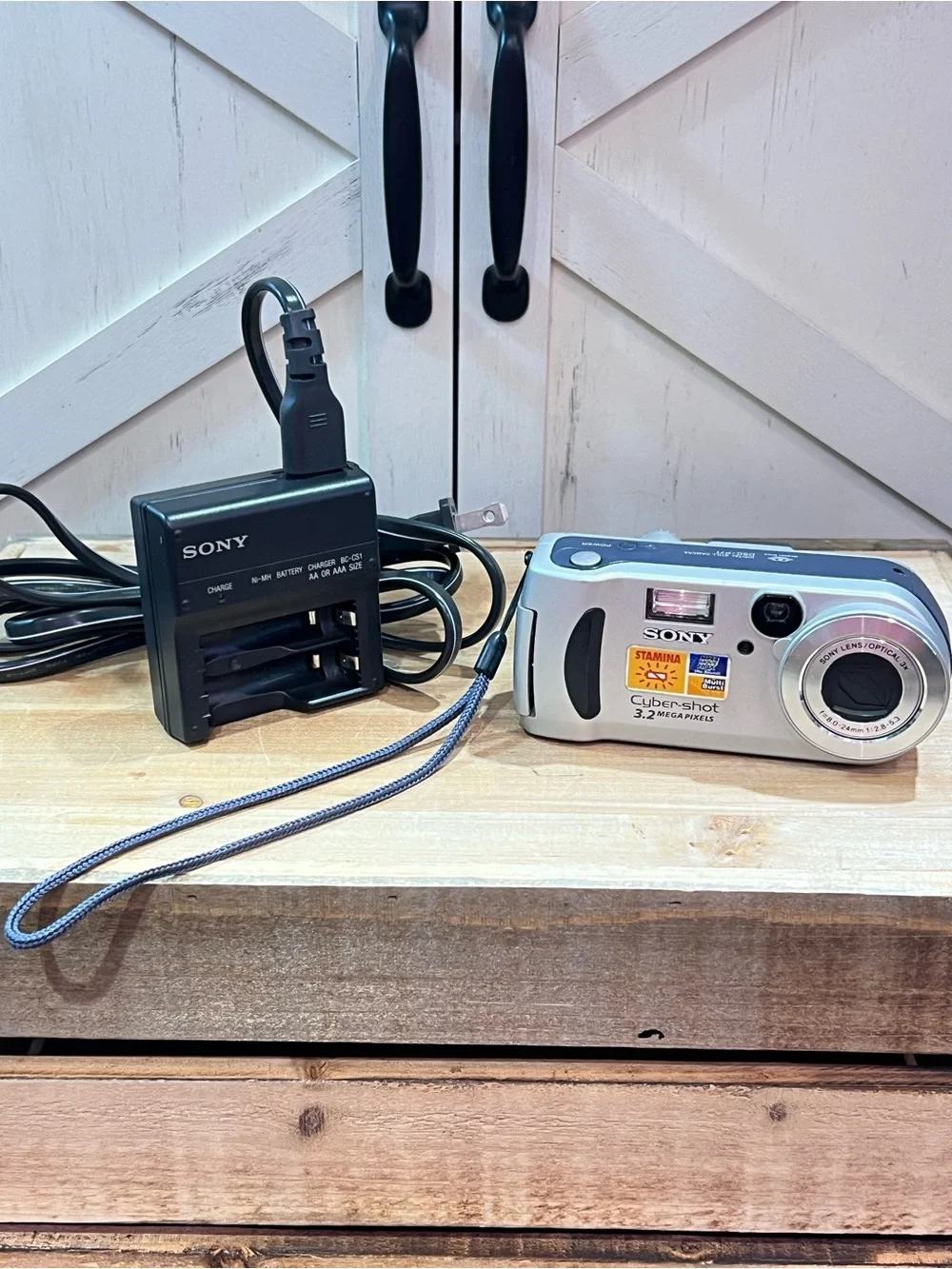 Sony Cyber-shot DSC-P71 3.2MP Compact Digital Camera w/ 128mb Memory Stick Works